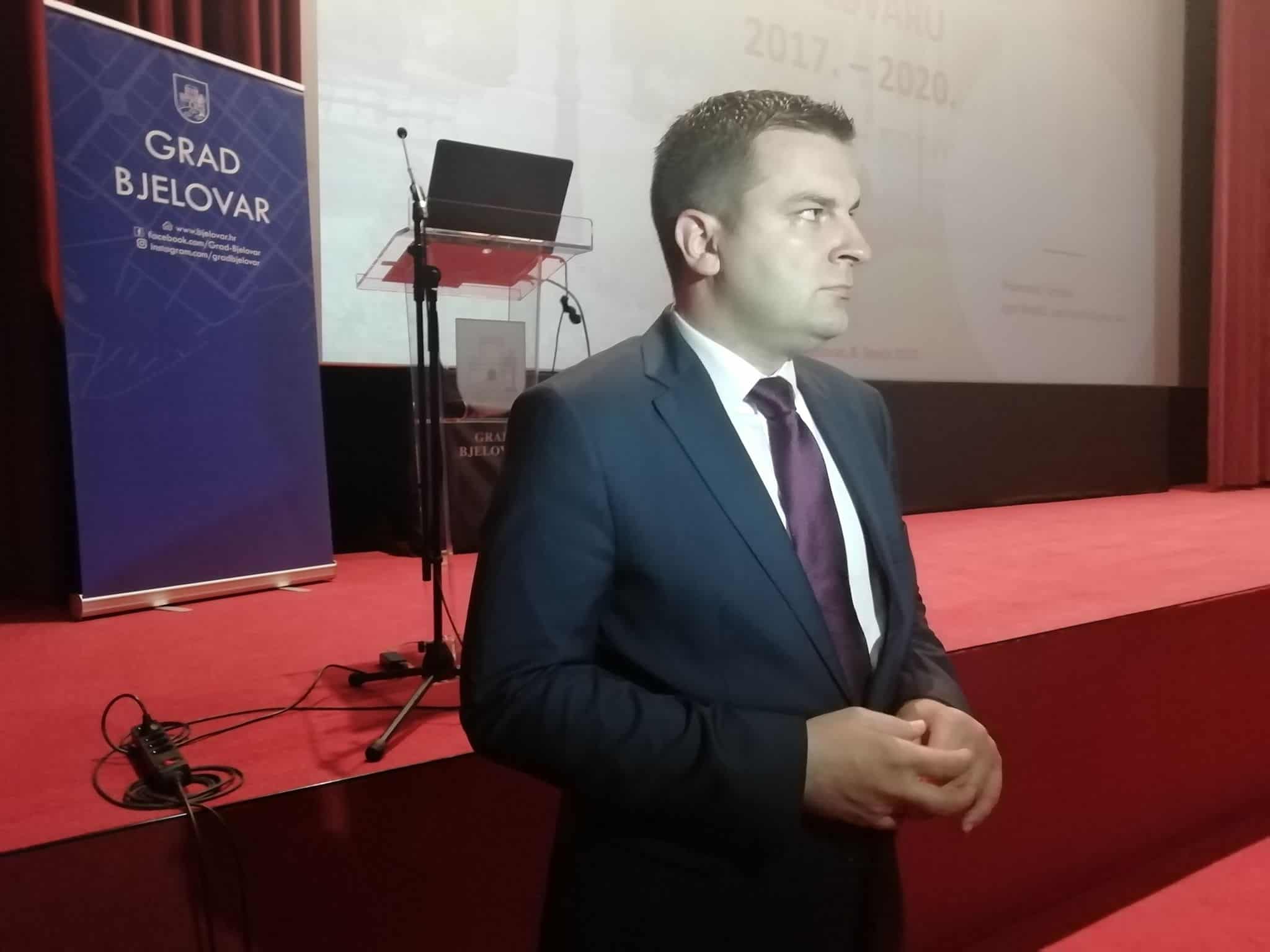 HREBAK NA FACEBOOKU 'Opet sam se testirao, negativan sam!'