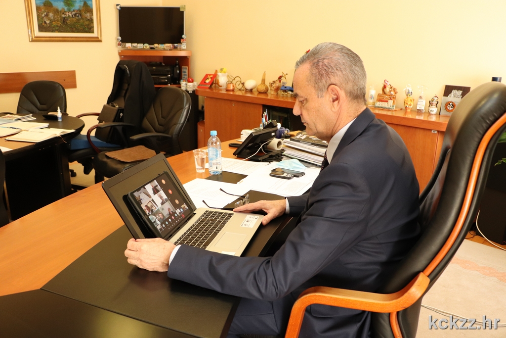 IZVANREDNI SASTANAK Premijer sa županima o epidemiološkoj situaciji