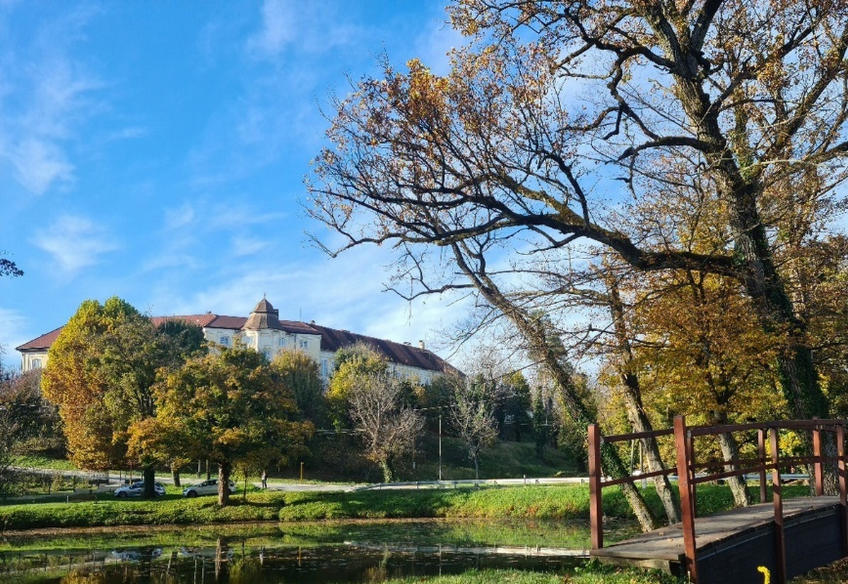 Dvorac u Svetom Križu Začretje u svojoj unutrašnjosti skriva bogatu povijest