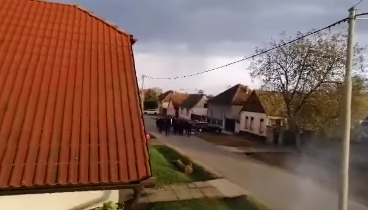 Skupina muškaraca izvikivala neprimjerene poruke upućene srpskom stanovništvu