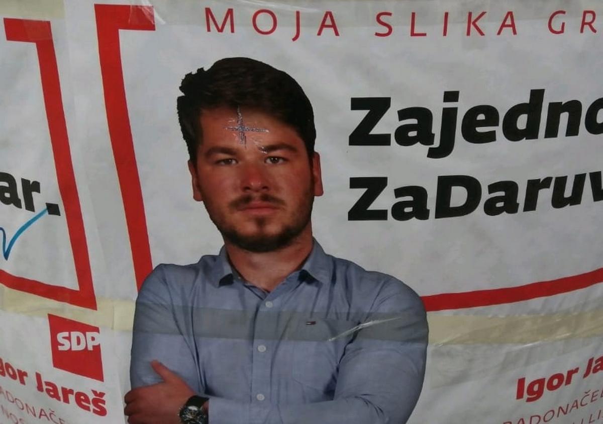 Na plakatima Igora Jareša iscrtali četiri ćirilićna S