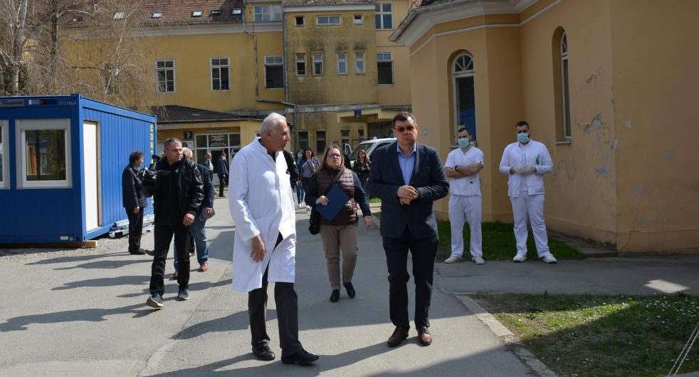 Bolnicom krenula priča o ostavci ravnatelja, Ali opovrgava i kaže da čeka razgovor s novim županom