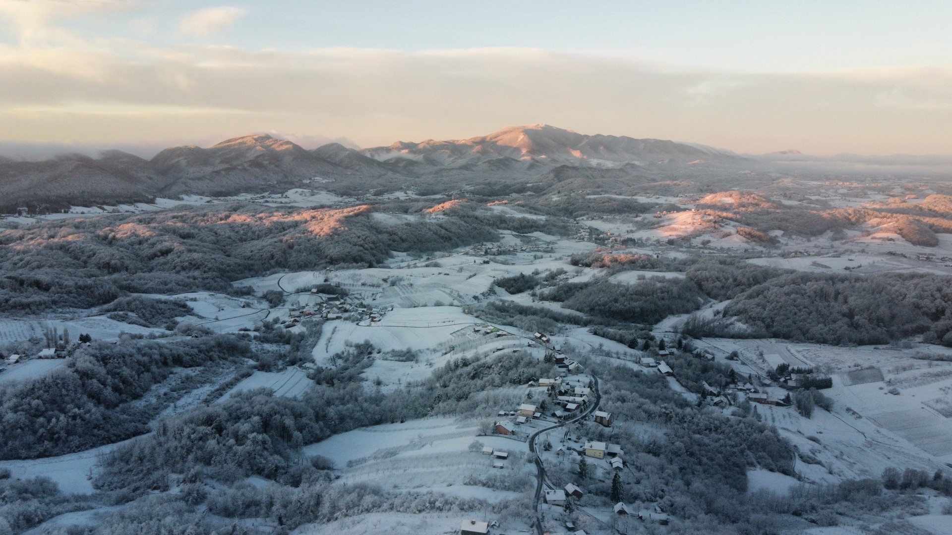 Tako lijepa i bogata, naša...