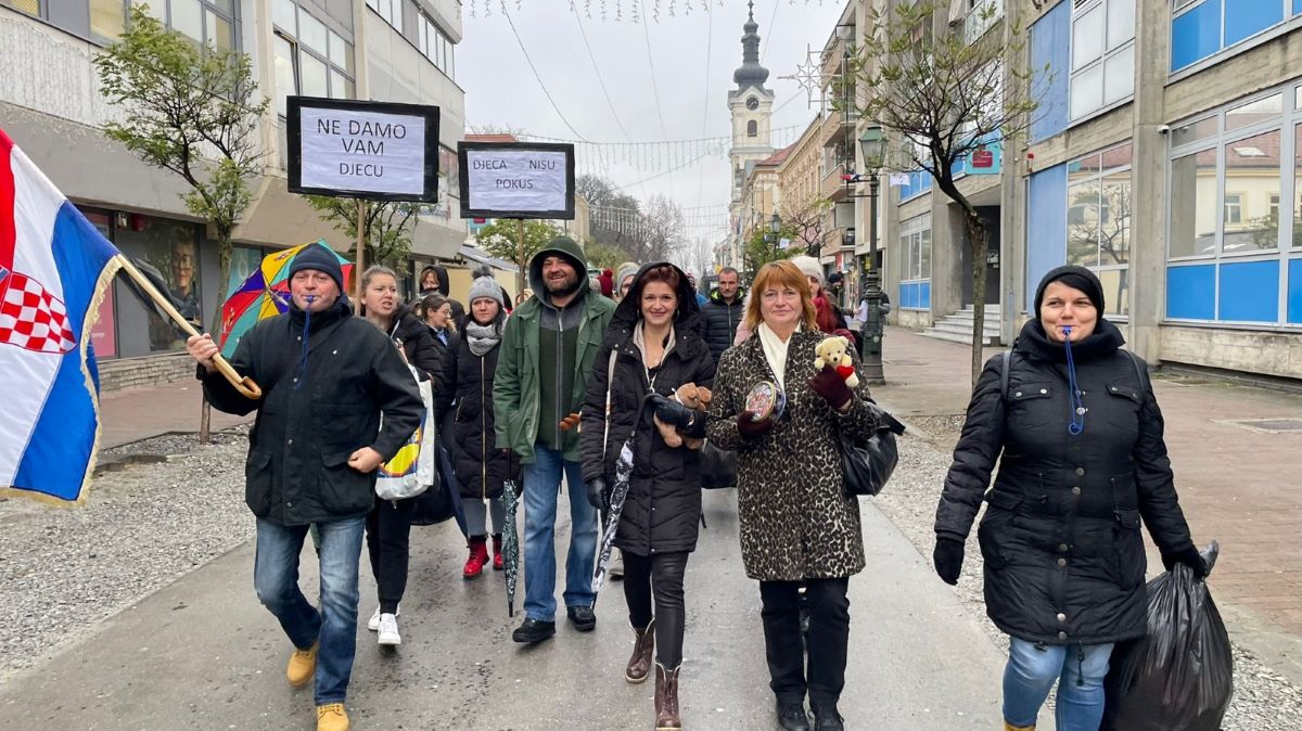Pismo učiteljice antivakserice: Prosvjedujemo jer se bojimo