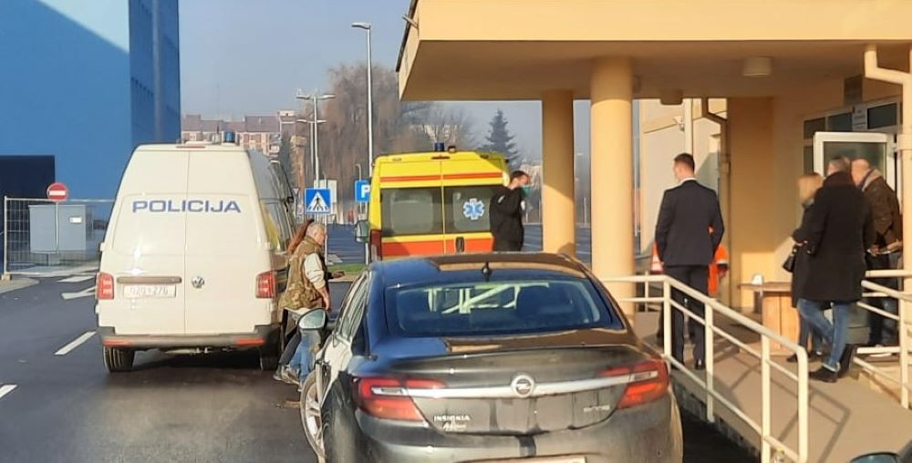 Besposlena noć za hitne službe, policija istražuje propucavanje tri automobila u centru grada