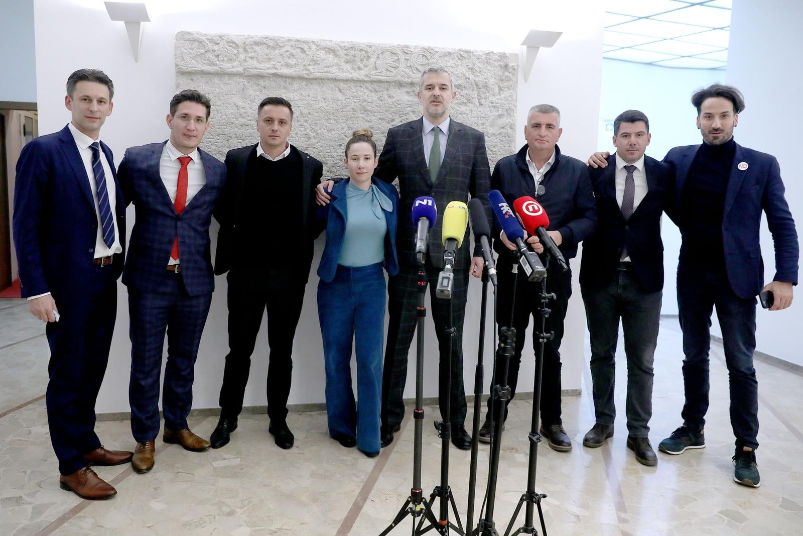 Prijevara birača i gaženje riječi postali su Mostov modus operandi
