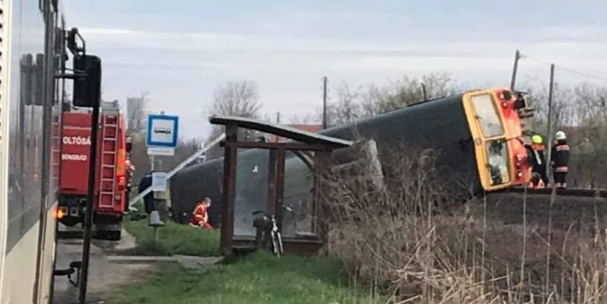Kamionet izbio vlak iz tračnica, poginulo više putnika
