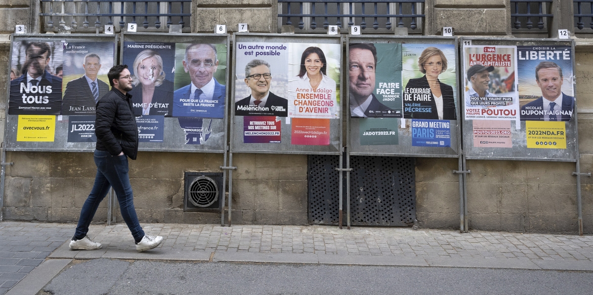 Francuzi biraju u "mrtvoj utrci" centra i krajnje desnice