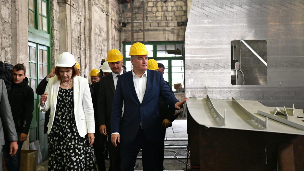 Smijem nekome reći da je smeće, bijednik i izdajnik, ali reći nekome da je idiot, to ne, to pazim
