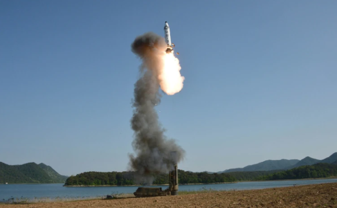 Sjeverna Koreja ispalila osam balističkih projektila i izazvala veliku zabrinutost u susjedstvu