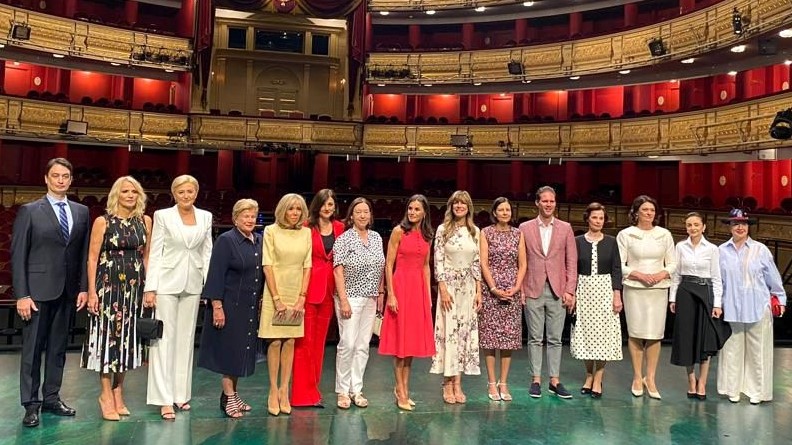 Dok muževi i supruge vrijedno sastanče, njihove bolje polovice se zabavljaju u Madridu