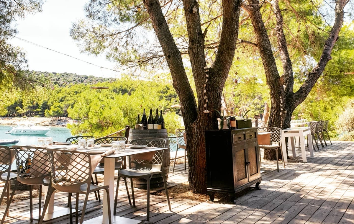 Zbog prijetnji novinarima pritvoreni vlasnici otočkog restorana