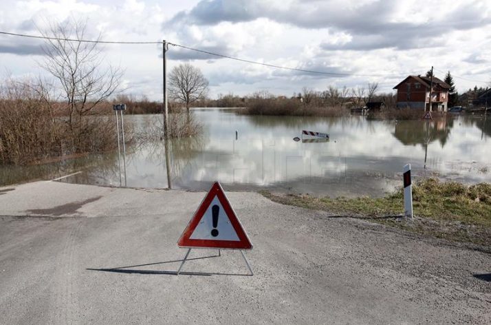 Ubrzano raste vodostaj Kupe, na nekim mjestima rijeka se već izlila