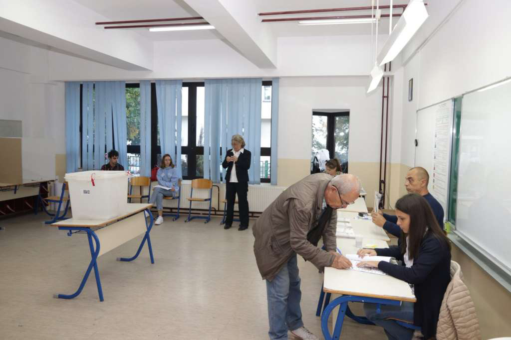Građani BiH danas biraju vlast za iduće četiri godine, na biralištima i međunarodni promatrači