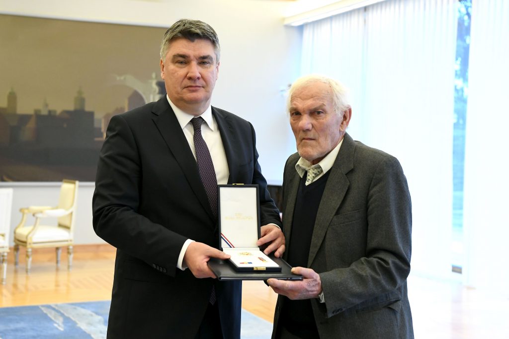 Predsjednik Milanović odlikovao ratnog zapovjednika 105. brigade Stjepana Ivanića