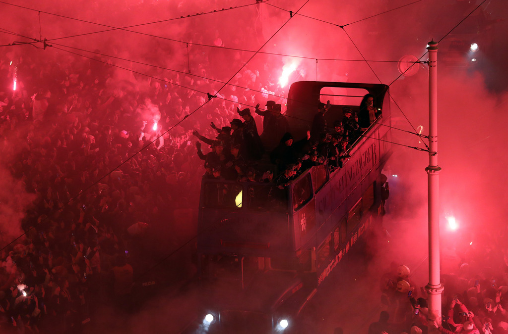 [FOTO] Na Trgu bana Josipa Jelačića Vatrene dočekale tisuće navijača