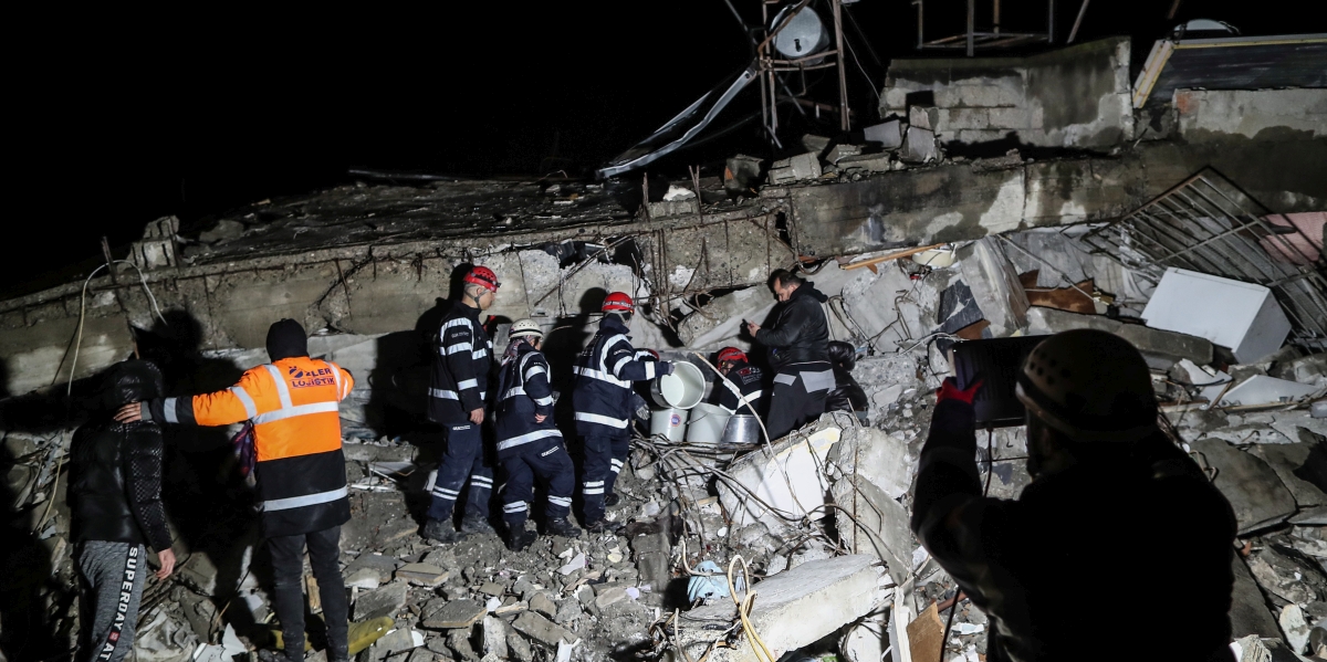 Raste broj mrtvih u potresima u Siriji i Turskoj, pod ruševinama zarobljene još stotine