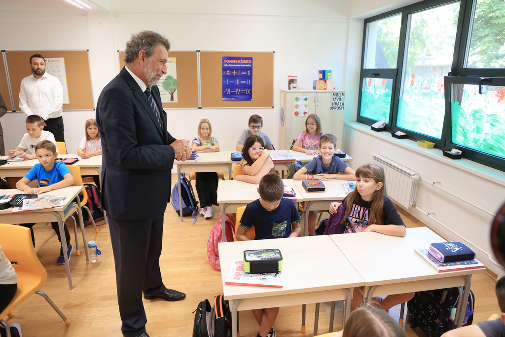 Ministar Fuchs otkrio kad će sve škole u Hrvatskoj raditi prema istim standardima