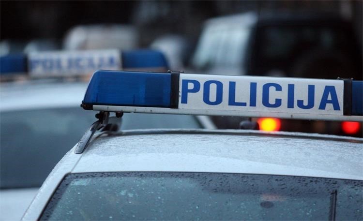 Teška prometna nesreća u Dapcima, policija zatvorila državnu cestu