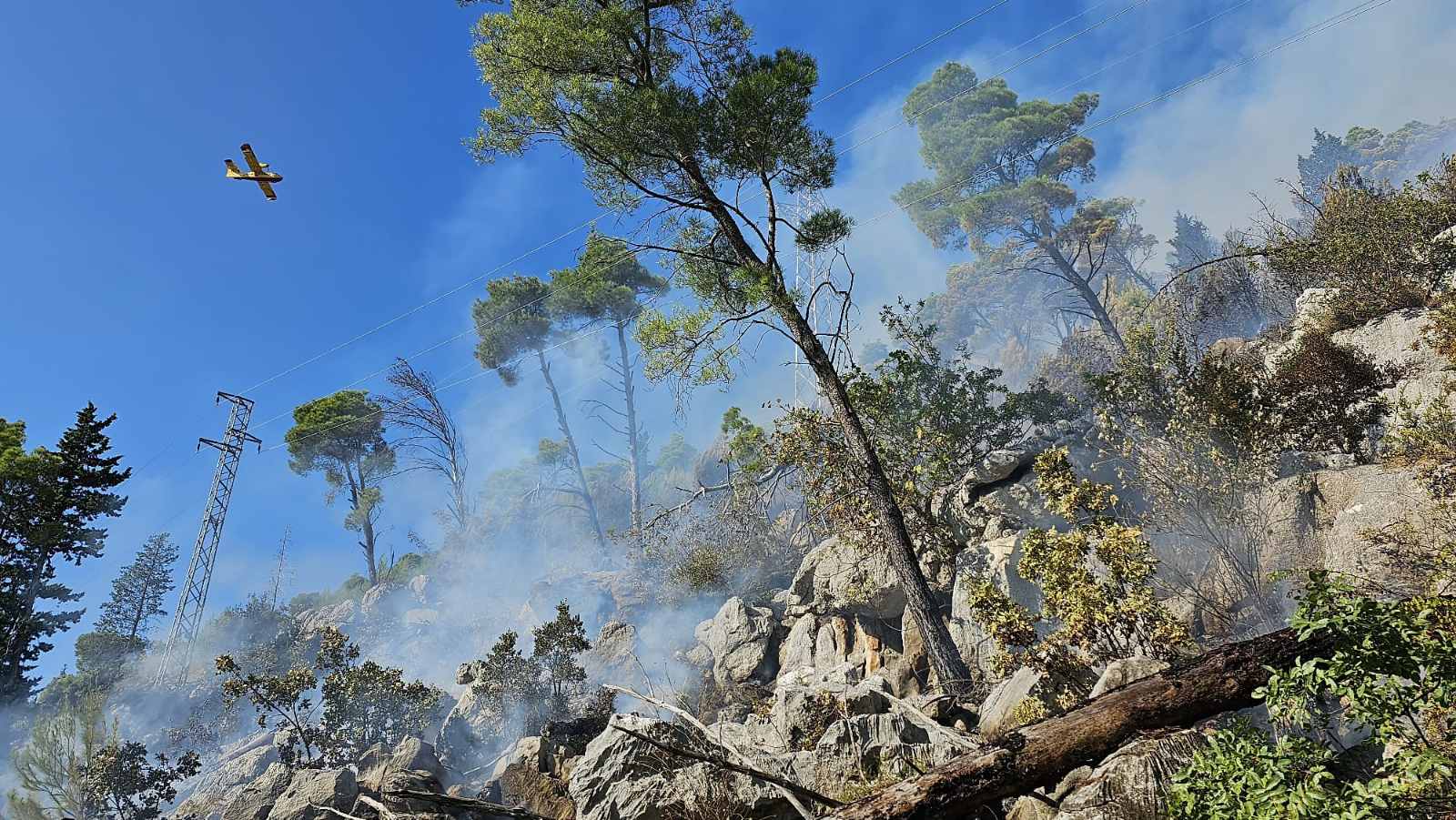 Požar na krajnjem jugu, u pomoć stigli kanaderi