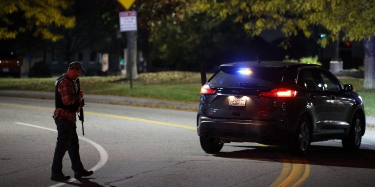 Stotine policajaca traga za muškarcem koji je ubio dvadesetak ljudi