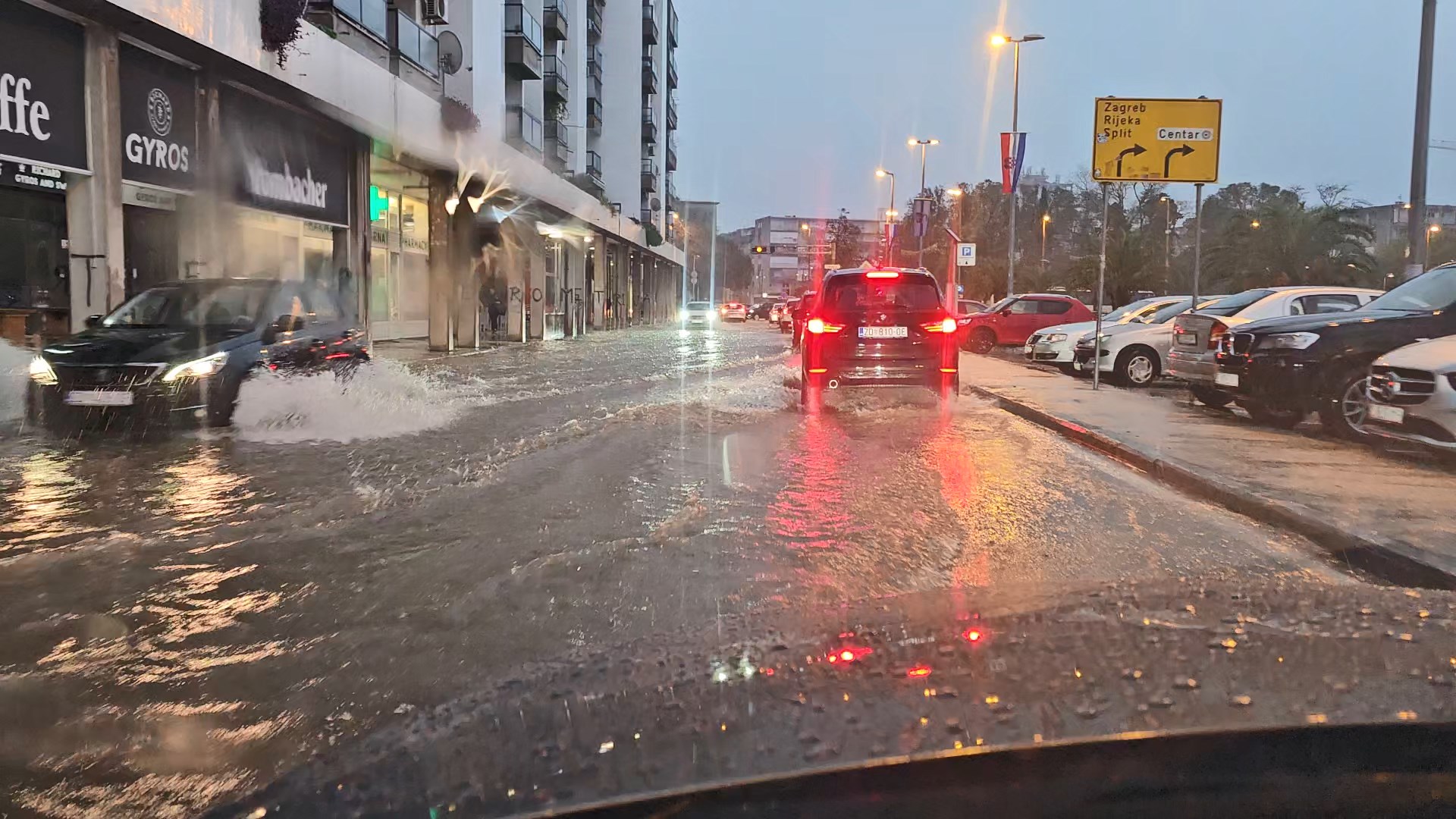 Zadar pod vodom: golema količina oborina uzrokuje poplave i kaos u prometu