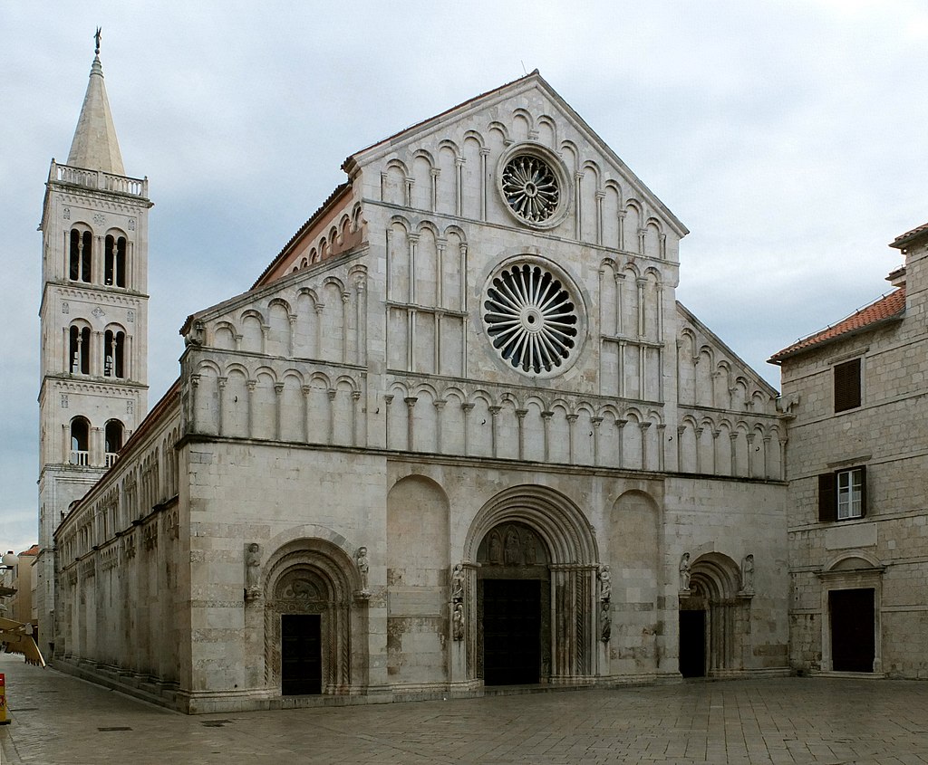 Zadarski nadbiskup na Badnjak i Božić predvodi misna slavlja u katedrali sv. Stošije