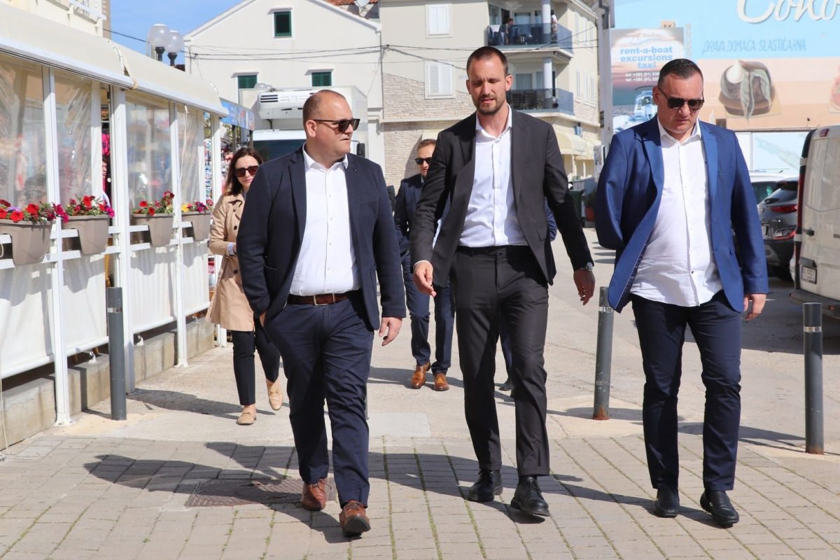 Značajna ulaganja na otocima Ugljan i Pašman: Ministar Erlić odobrio 277.900 eura za lokalne projekte