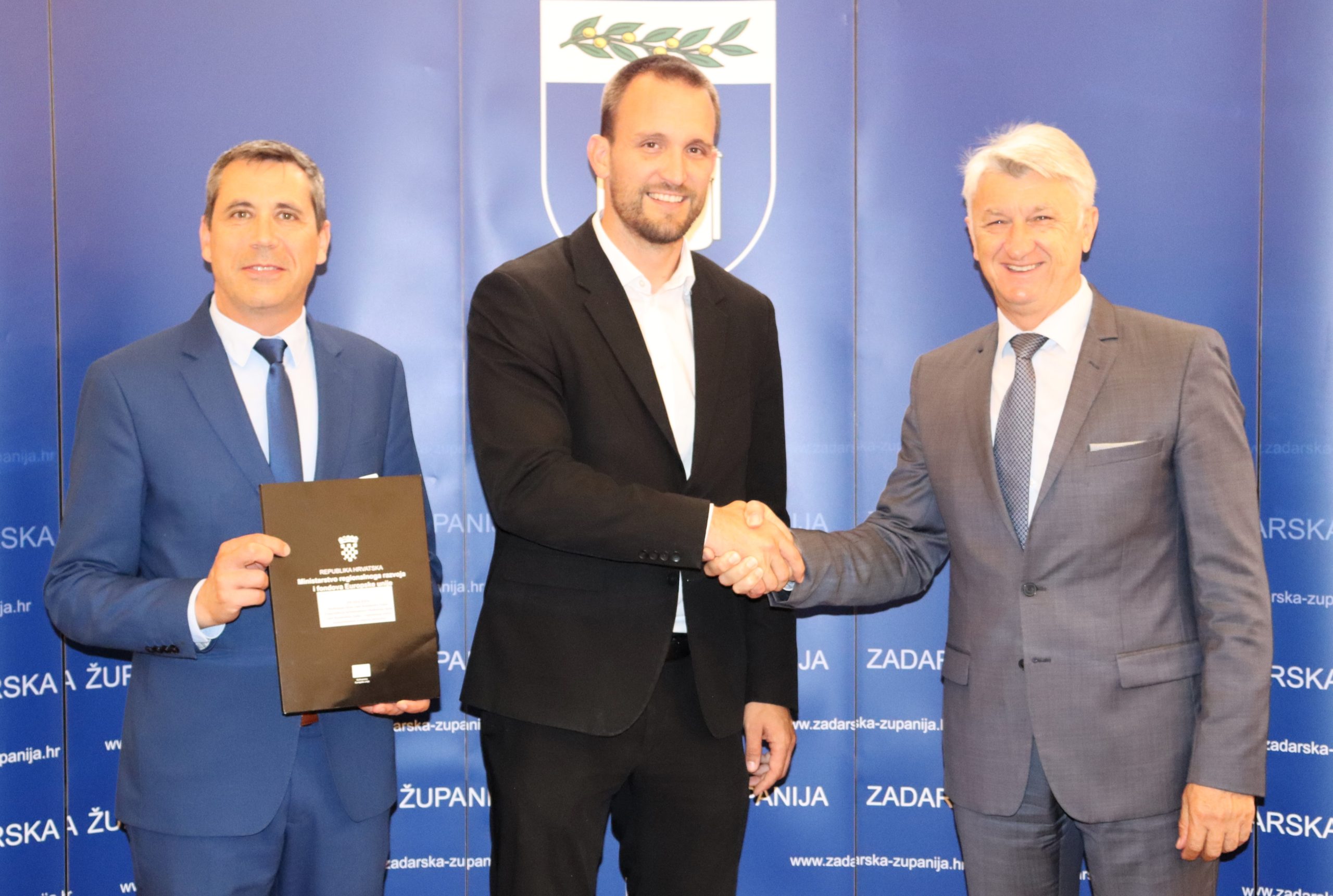 Ministar Erlić uručio 1,56 milijuna eura za sufinanciranje izgradnje Medicinske škole u Zadru