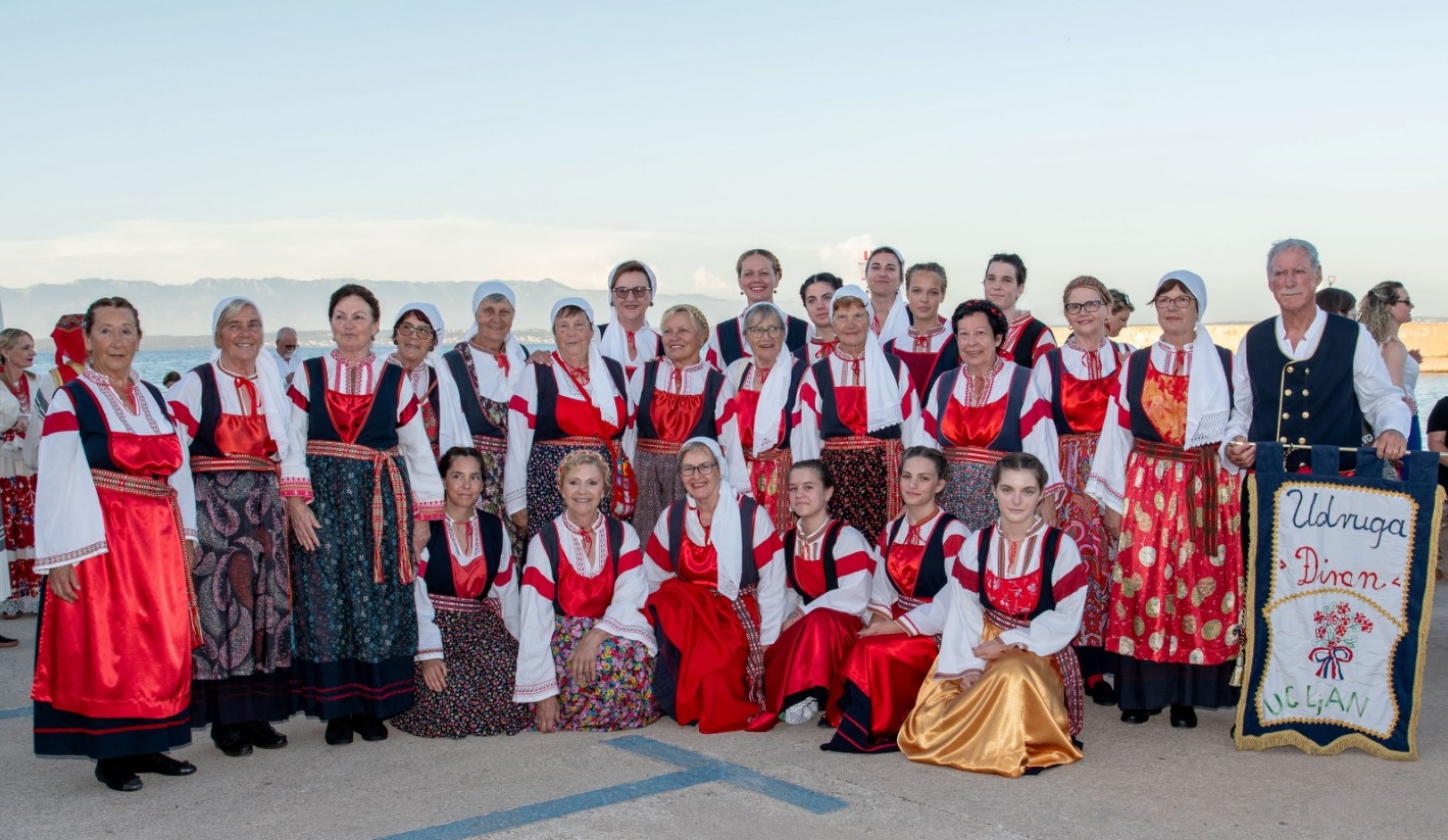 Ugljan u ritmu folklora: Jubilarna Plava noć proslavljena s globalnim šarmom