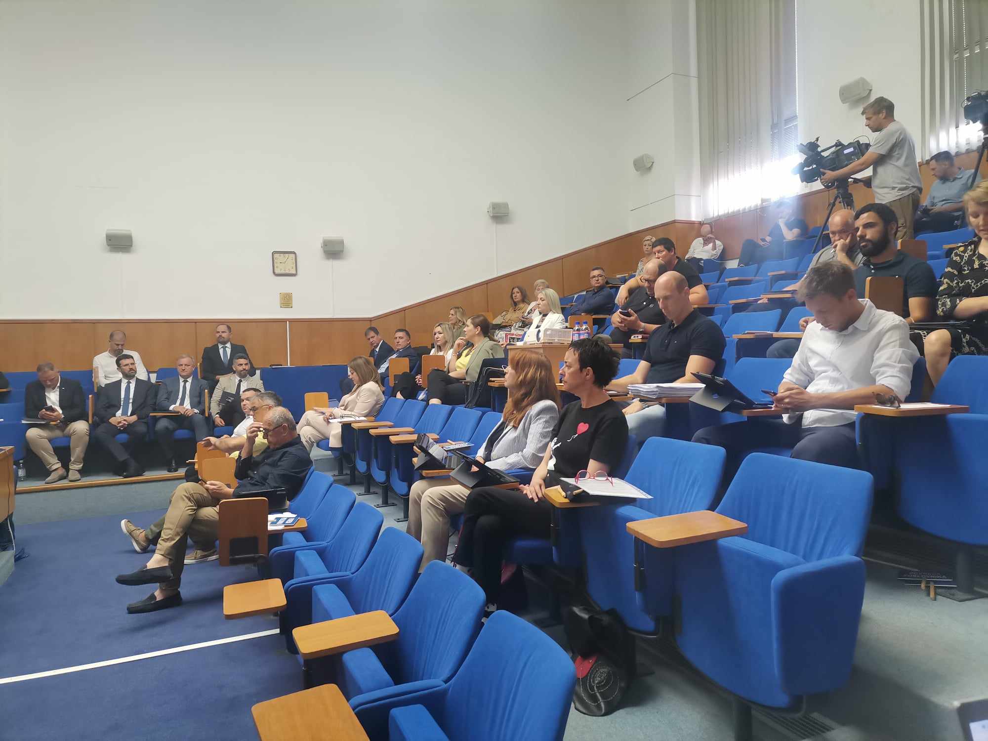 Većina u Gradskom vijeću skinula s dnevnog reda sve točke o proračunu i prostornom planu; Dukić rasp....o Meštrovića