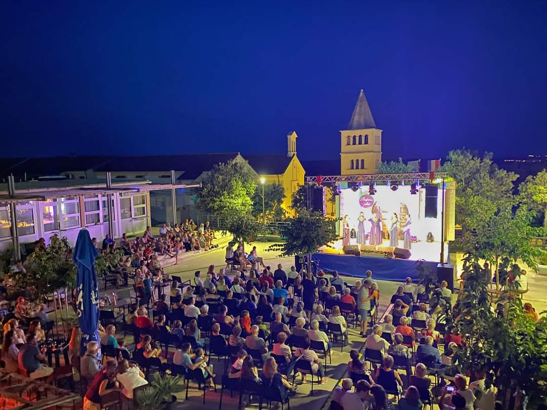 Povljana u ritmu Mediterana: Koncert Musica Mediterana i TrioLe