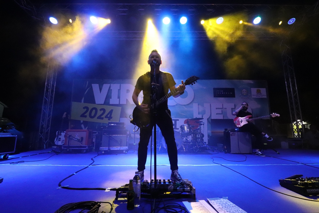 Vir gori od dobre glazbe: Vatra proslavila 25 godina uz fanove