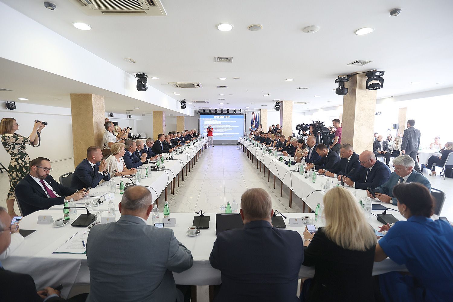 Župan Longin premijera Plenkovića upozorio kako je odljev radne snage iz primarne u sekundarnu zdravstvenu zaštitu  sve intenzivniji