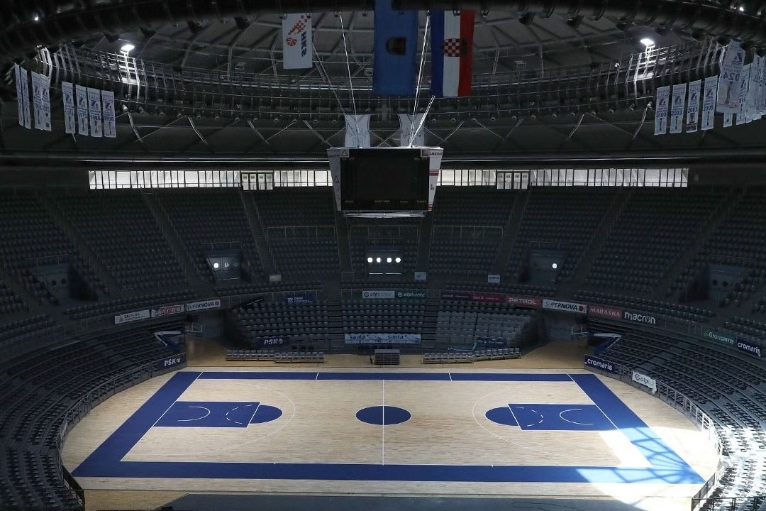 Višnjik spreman za novu sezonu: Parket u dvorani Krešimir Ćosić zasjao novim sjajem