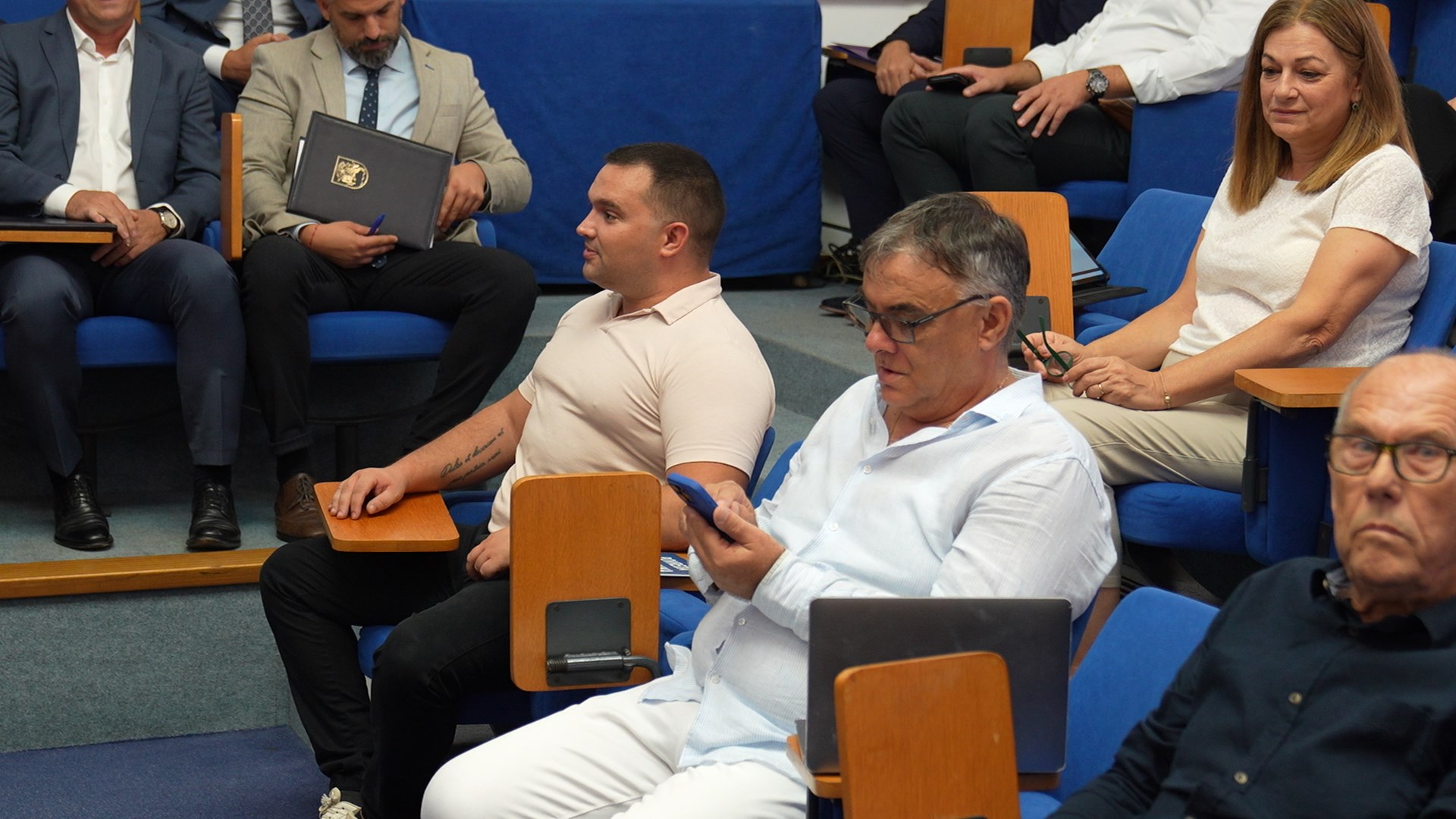 "Došlo je do fizičkog kontakta nosom i čelom. Skočio sam između njih kako bih spriječio daljnji fizički obračun. Kabić ga je vrijeđao i nazvao pi****"