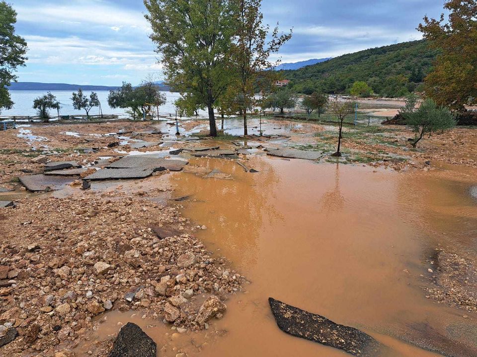Obrovac pogođen bujičnim poplavama, najteže u Mekoj Dragi