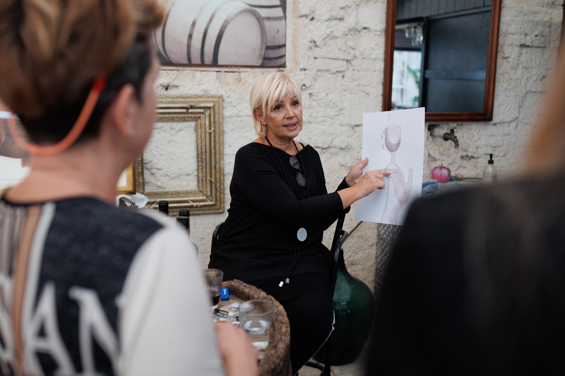 Marina Tomašević pokazala kako se vino ne sljubljuje samo s hranom, nego i - papirom
