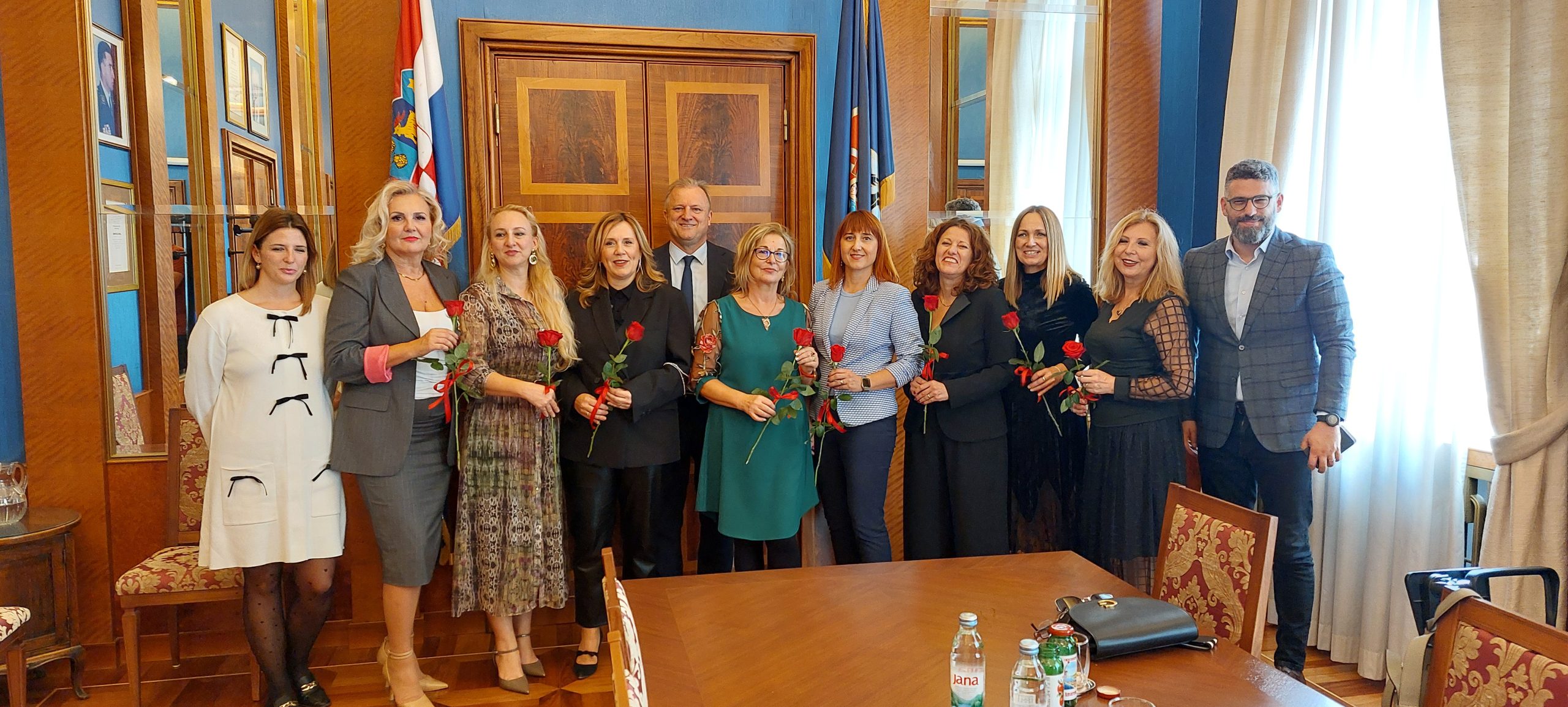 Dukić: "Ponosni smo na vašu inovativnost, kreativnost, a zahvalni na suosjećajnosti i strpljenju. Iza svakog izvrsnog učenika stoji i izvrsni učitelj, nastavnik ili profesor"