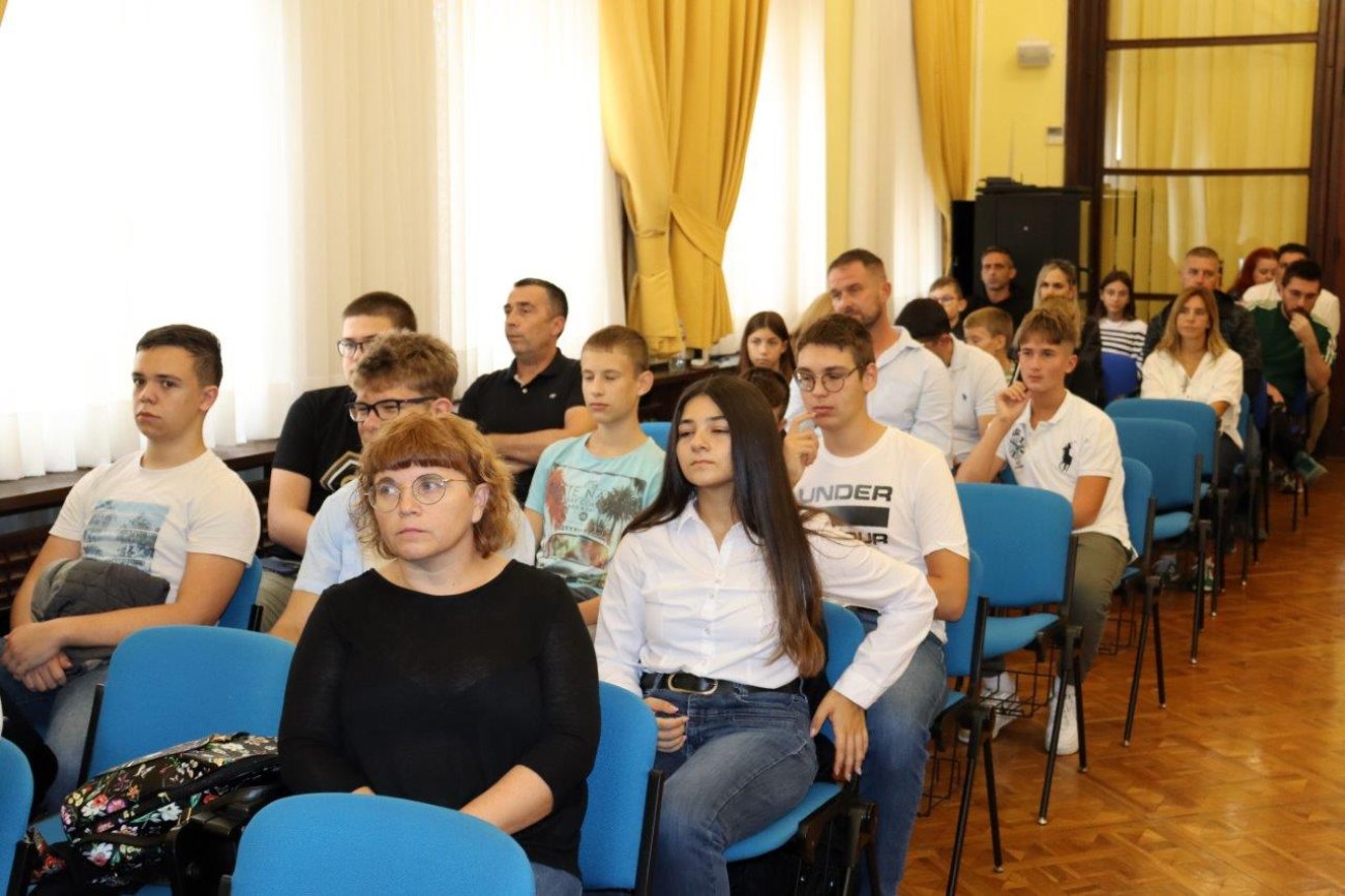 Longin: "Imamo obvezu učiniti sve što možemo kako bismo svojoj djeci i mladima osigurali što bolje uvjete za obrazovanje"