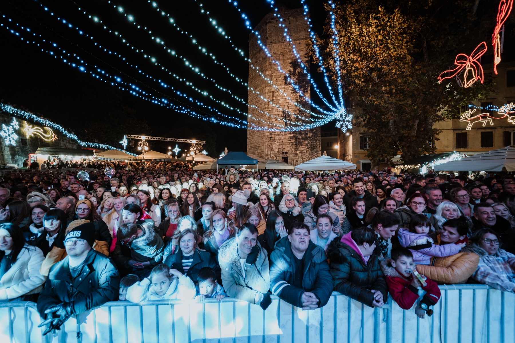 Sinoć je velikim koncertom Mladena Grdovića otvoren Advent u Zadru