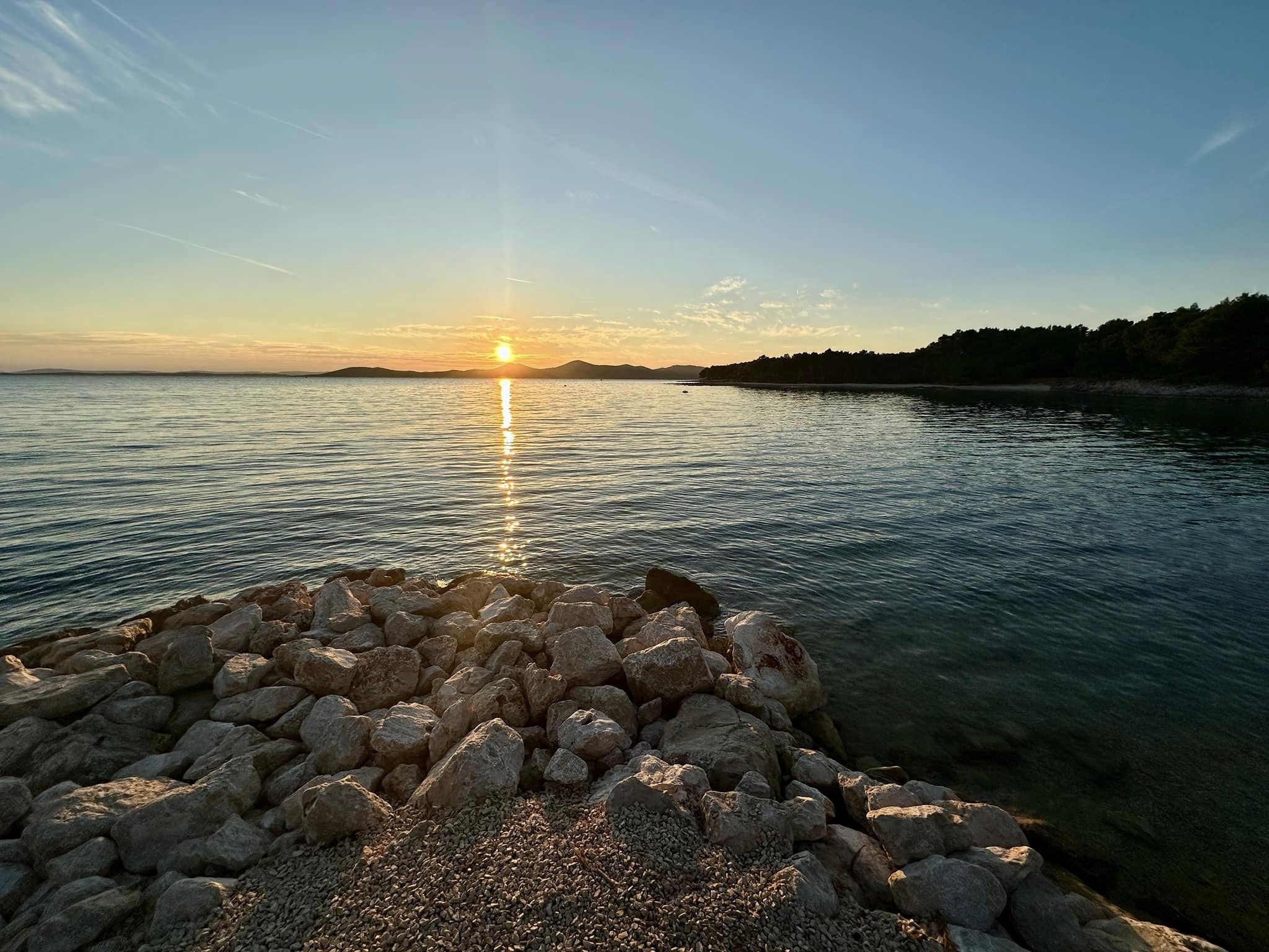 Vedro vrijeme uz blagu buru donosi ugodan dan na Jadranu
