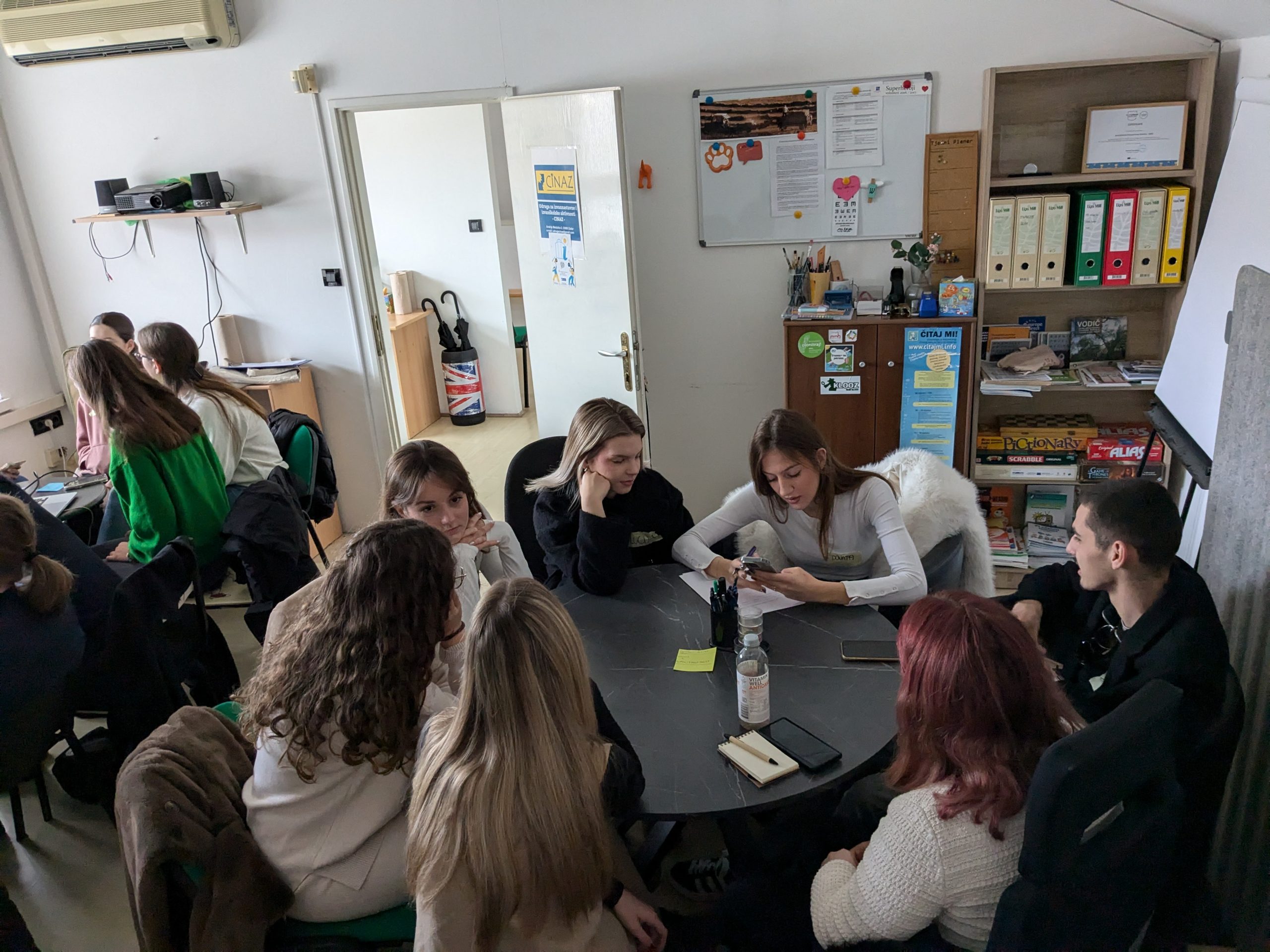 Održana aktivnost “Prostori, aktivnosti i usluge za mlade” u Udruzi CINAZ