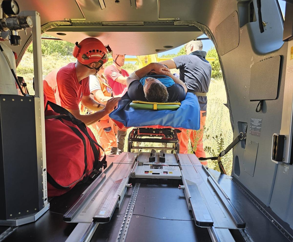 Tim civilne Helikopterske hitne medicinske službe na Biokovu zbrinuo pacijenta