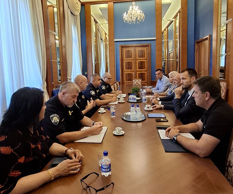 Erlić i Dražina: Zajedničkim snagama prema još sigurnijem Zadru – stiže 14 stranih policajaca, novi proračun otvara prostor za prometni red