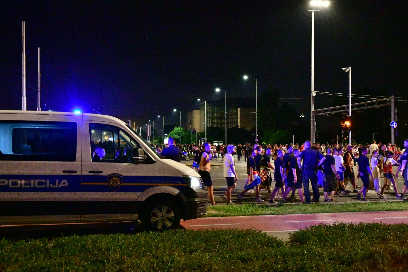 Thompsonov koncert pod strogim nadzorom: 123 privedenih, 245 medicinskih intervencija