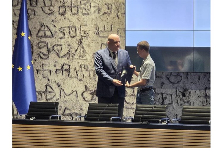Ministar Šušnjar na svečanoj dodjeli stipendija učenicima za deficitarna obrtnička zanimanja u Zadru