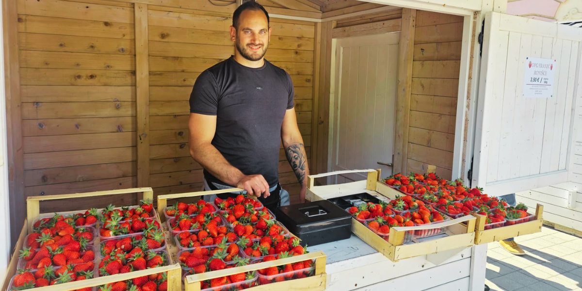 Stigle su! Prve domaće jagode na korzu, evo koliko koštaju