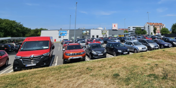 Posvađale se ispred Kauflanda zbog parkinga, a onda je medicinska sestra zgrabila križni odvijač