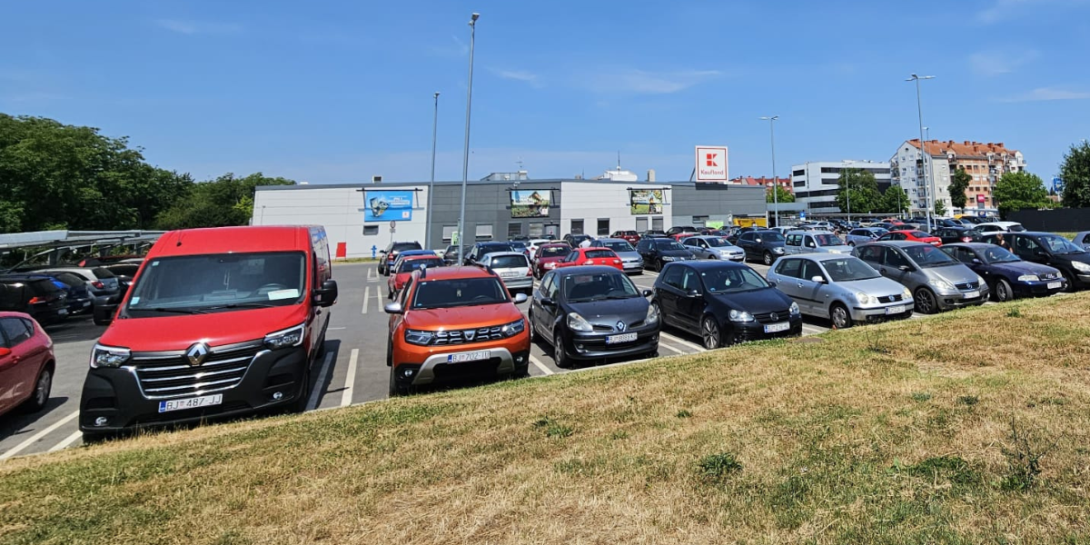 Posvađale se ispred Kauflanda zbog parkinga, a onda je medicinska sestra zgrabila križni odvijač